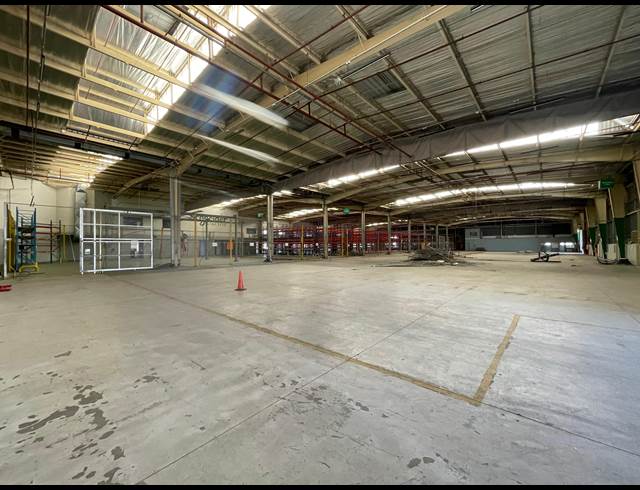 11,924M² WAREHOUSE TO LET IN HALFWAY HOUSE