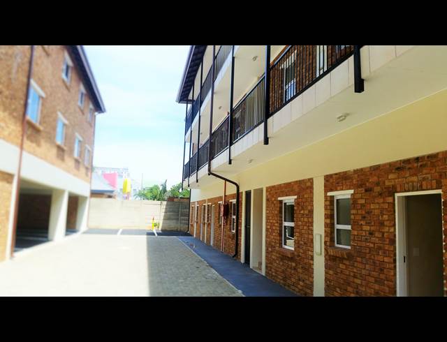 2 bed property to rent in KEMPTON PARK