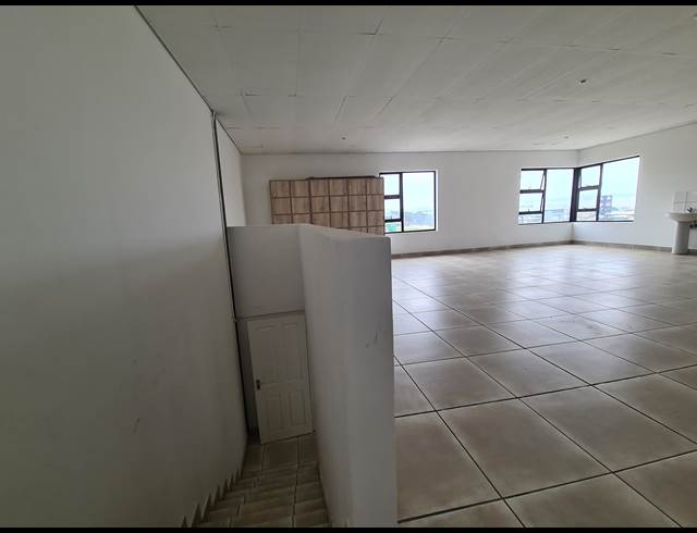 630M² WAREHOUSE TO LET IN CLAYVILLE INDUSTRIA