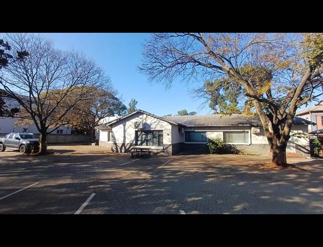 BUSINESS PROPERTY TO RENT IN CLUBVIEW