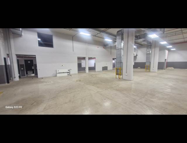 15,000M² WAREHOUSE TO LET IN NEWTOWN