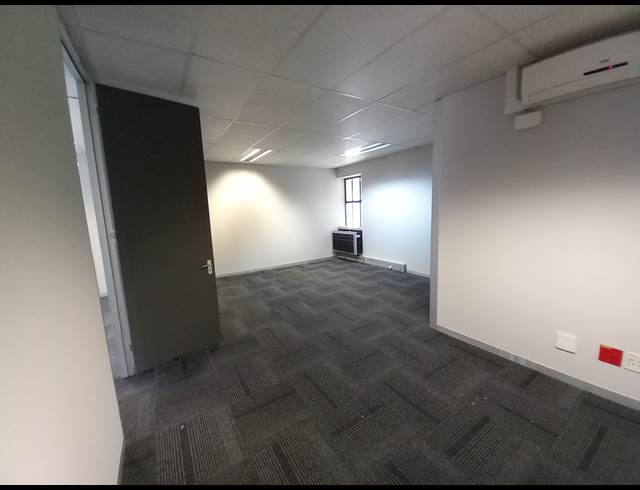 626M² OFFICE TO LET IN BRYANSTON