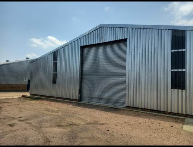 550M² WAREHOUSE TO LET IN POMONA