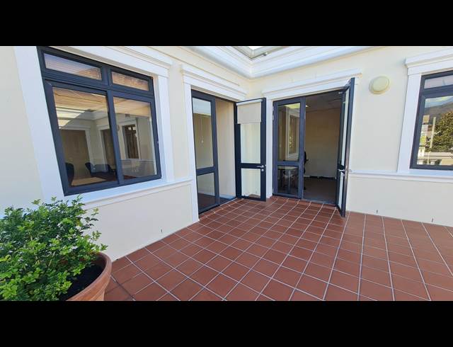 100M² OFFICE TO LET IN STEENBERG