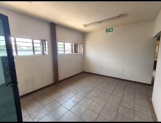 952M² WAREHOUSE TO LET IN HENNOPSPARK