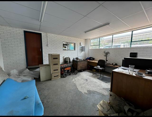 500M² WAREHOUSE TO LET IN STORMILL