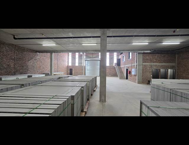 538M² WAREHOUSE TO LET IN LANSERIA