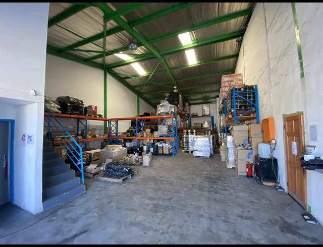 269M² WAREHOUSE TO LET IN SPRINGFIELD