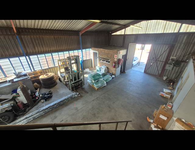 340M² FACTORY TO LET IN ANDERBOLT