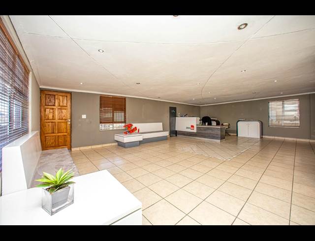1,500M² WAREHOUSE TO LET IN WYNBERG