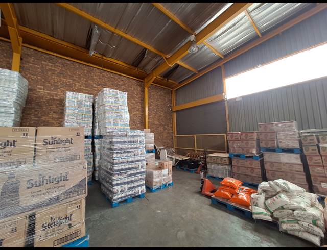 1,300M² WAREHOUSE TO LET IN ROBERTVILLE