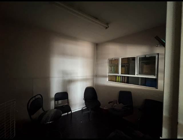 475M² SHOWROOM TO LET IN PAARDEN EILAND