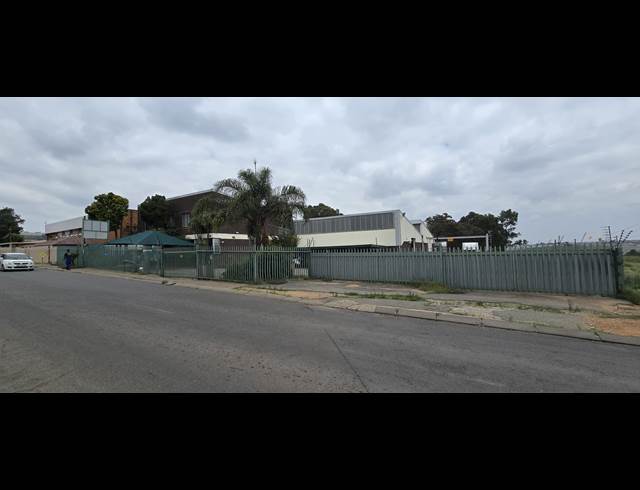 1,200M² FACTORY TO LET IN LEA GLEN