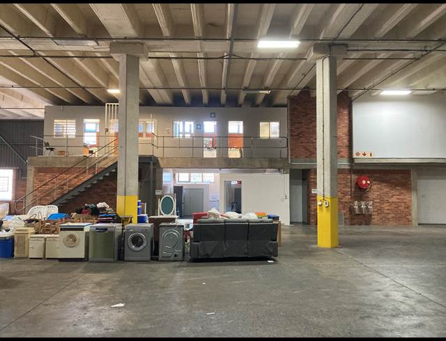 1,370M² WAREHOUSE TO LET IN WESTMEAD