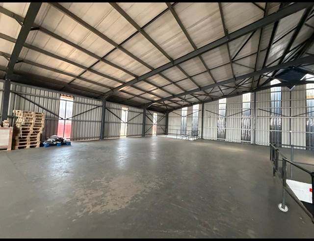875M² WAREHOUSE TO LET IN CLAYVILLE