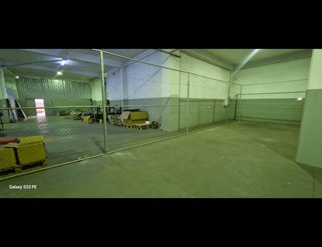 1,800M² WAREHOUSE TO LET IN TROYEVILLE