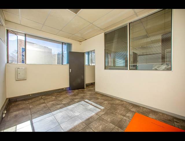1,150M² WAREHOUSE TO LET IN WYNBERG