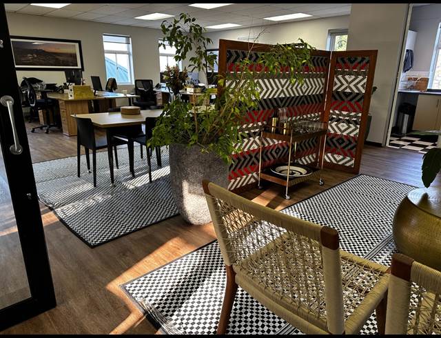 172M² SERVICED OFFICE TO LET IN HYDE PARK
