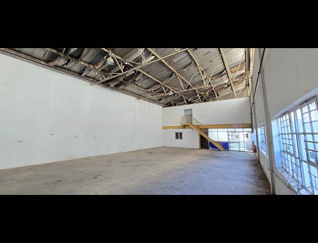 690M² WAREHOUSE TO LET IN STORMILL