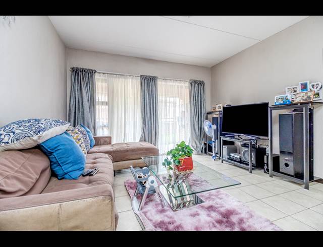 2 BEDROOM APARTMENT TO LET IN WILGEHEUWEL