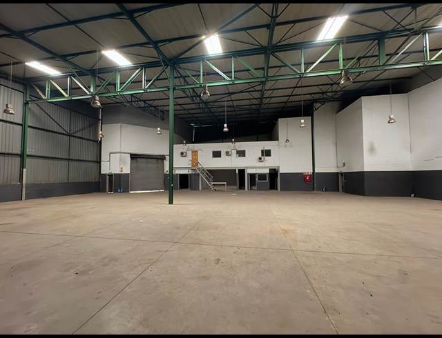 1,500M² WAREHOUSE TO LET IN CROWN