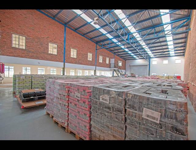 1,049M² INDUSTRIAL YARD TO LET IN HALFWAY HOUSE