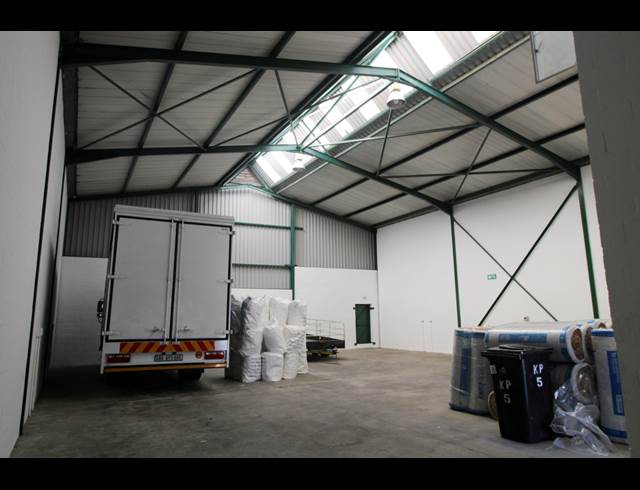 330M² WAREHOUSE TO LET IN KILLARNEY GARDENS