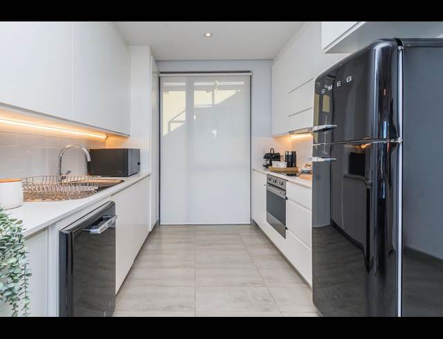 2 BEDROOM APARTMENT TO LET IN DE WATERKANT