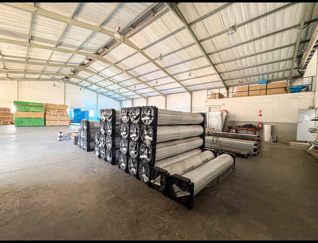 1,345M² WAREHOUSE TO LET IN NEW GERMANY