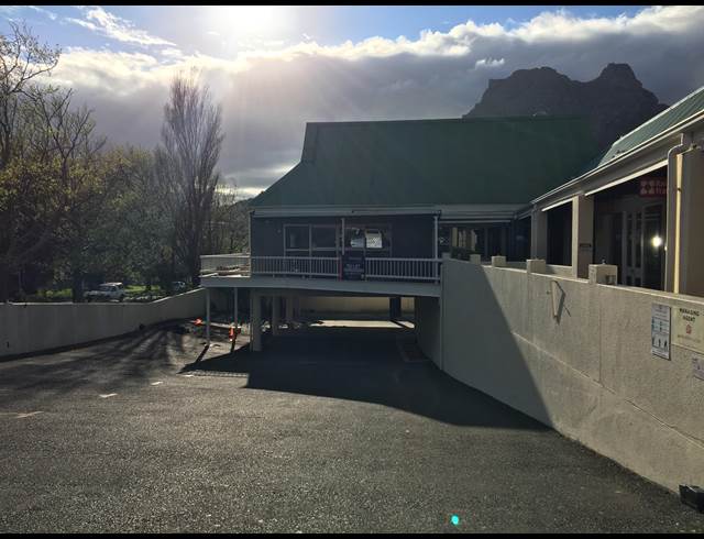 30M² RETAIL RENTED IN HIGH CONSTANTIA