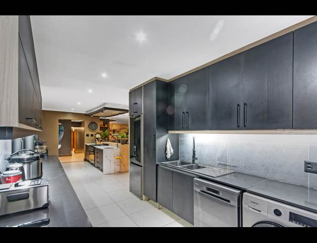 3 BEDROOM HOUSE TO LET IN SANDOWN ESTATE