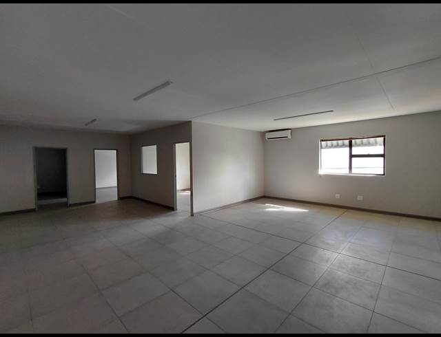 640M² WAREHOUSE TO LET IN POMONA