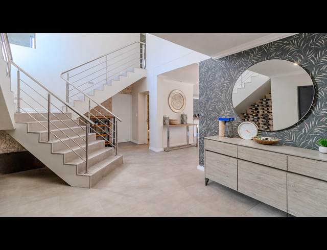 6 BEDROOM HOUSE TO LET IN BIG BAY