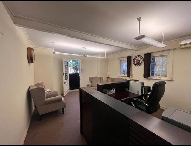 BUSINESS PROPERTY TO RENT IN ESSENWOOD
