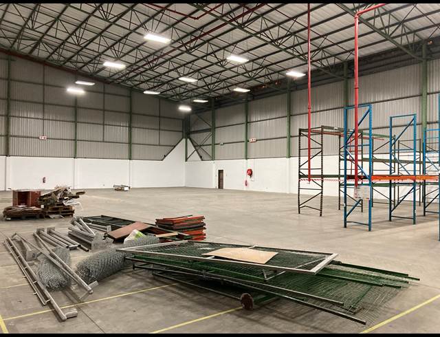 3,300M² WAREHOUSE TO LET IN NEW GERMANY