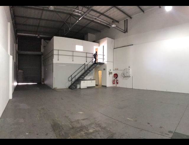 273M² WAREHOUSE TO LET IN STRIJDOMPARK