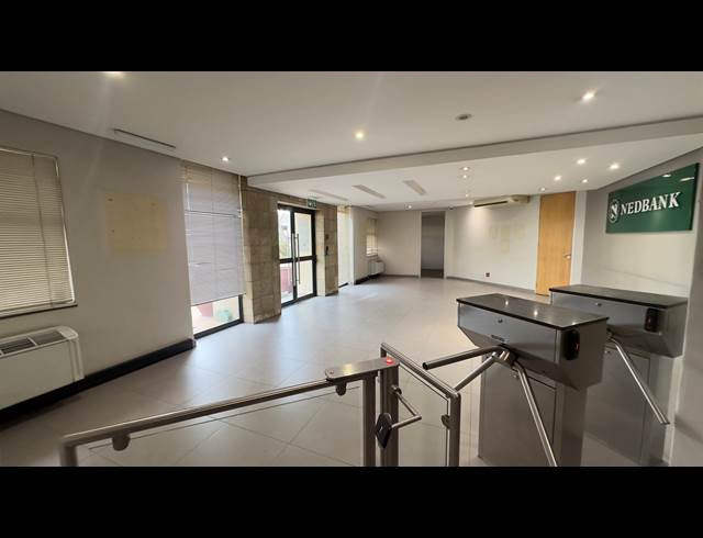 2,000M² OFFICE TO LET IN MEADOWDALE