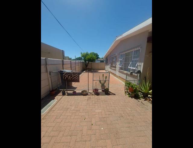 2 BEDROOM PROPERTY TO RENT IN GOODWOOD CENTRAL