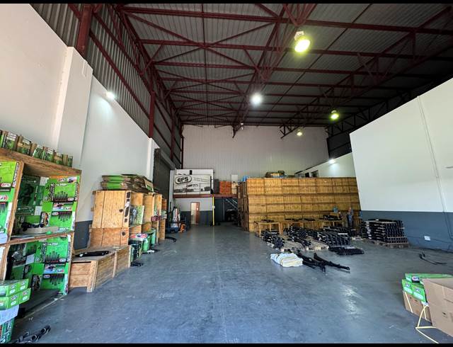 620M² WAREHOUSE TO LET IN JET PARK