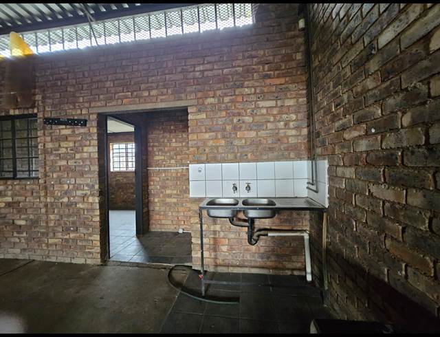 130M² WORKSHOP TO LET IN KLERKSOORD