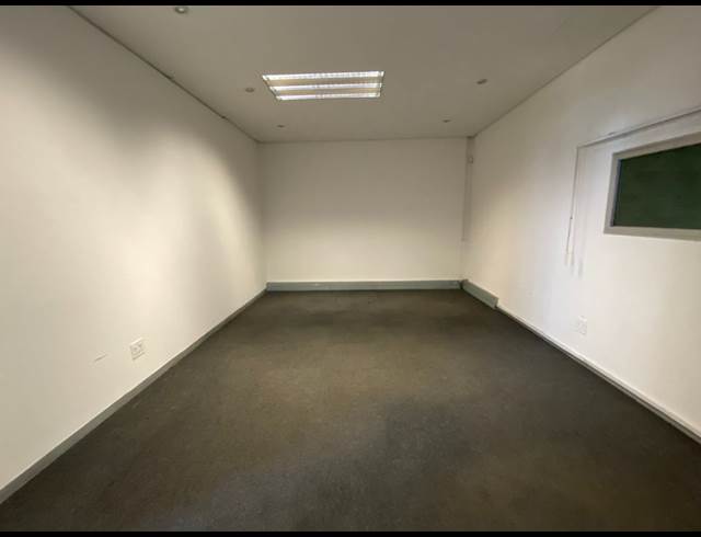 273M² WAREHOUSE TO LET IN DRIEHOEK