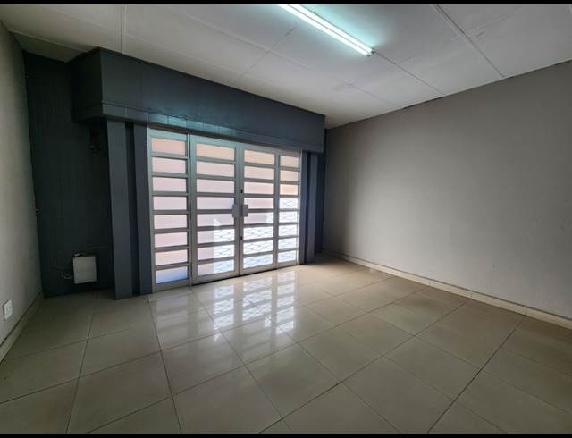 3,000M² WAREHOUSE TO LET IN BENROSE