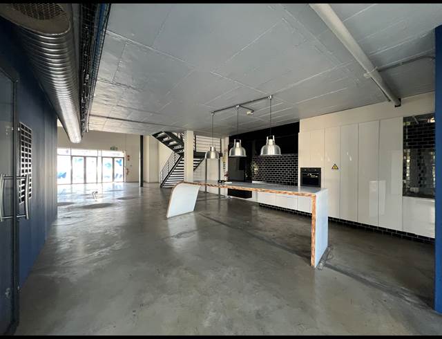 210.99M² WAREHOUSE TO LET IN HIGHVELD