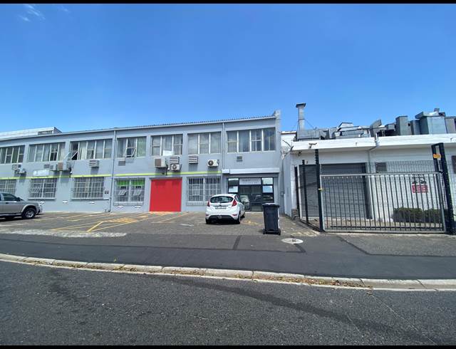 530M² WAREHOUSE TO LET IN PAARDEN EILAND