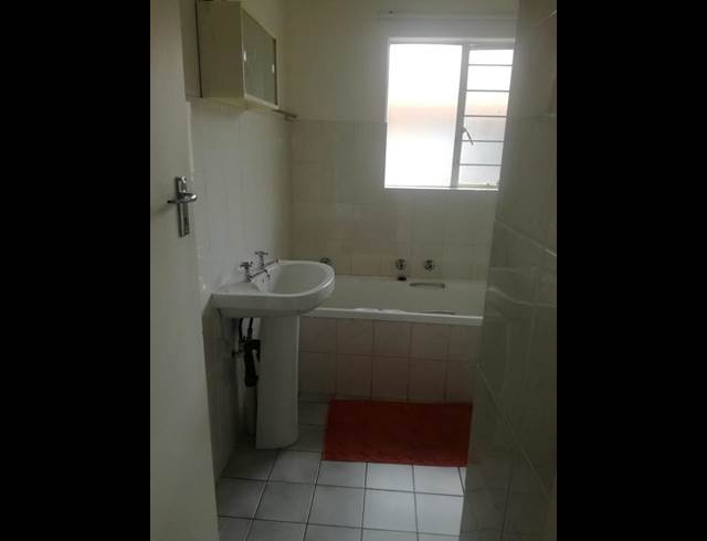 2 BEDROOM PROPERTY TO RENT IN WILLOW PARK MANOR