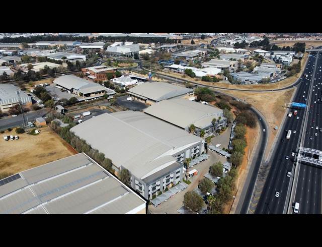 7,671M² WAREHOUSE TO LET IN LONGMEADOW