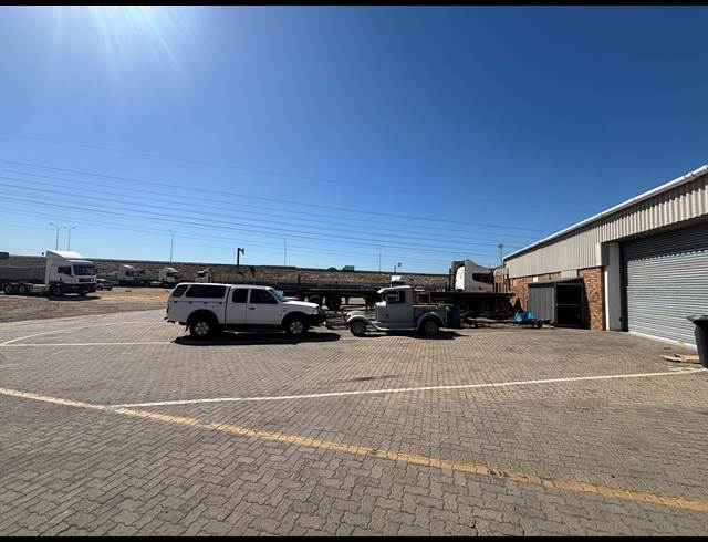 357M² WAREHOUSE TO LET IN STIKLAND INDUSTRIAL