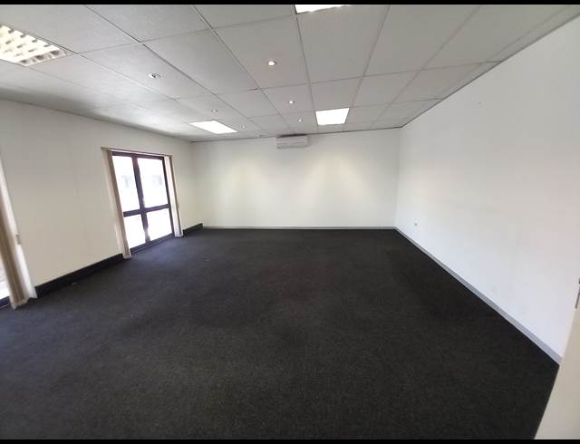 279M² OFFICE TO LET IN BRYANSTON
