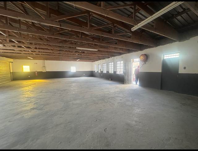 242M² WAREHOUSE TO LET IN WYNBERG