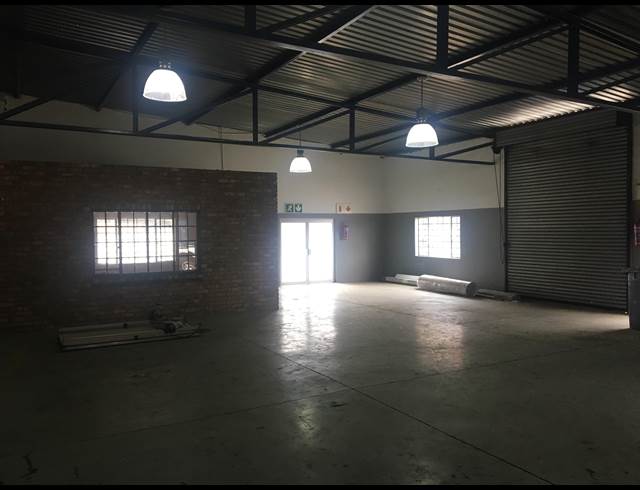 177M² WAREHOUSE RENTED IN SILVERTON
